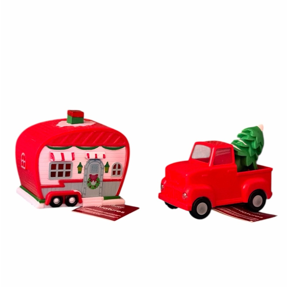 Cobblestone Corners Miniatures Battery Operated Camper & Red Truck